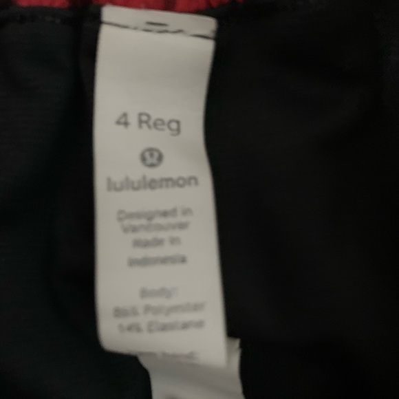 LULULEMON HOTTY HOT SHORTS - Picture 3 of 3